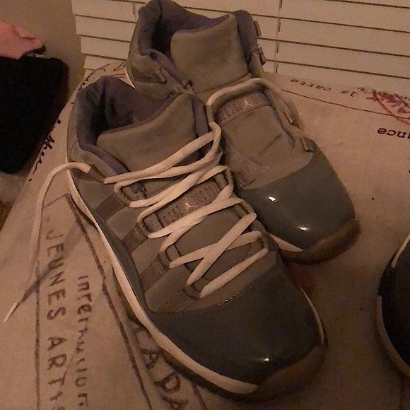 Low top cool grey Jordan 11  size 7y